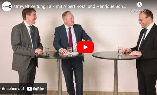 Philipp Gut (Mitte) im Talk mit Bundesratskandidat Albert Rösti sowie Henrique Schneider, Co-Verleger der «Umwelt Zeitung» (r.)…      (Screenshot Talk)