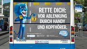 Der Kampagne-Löwe macht mit Humor statt Zeigefinger auf Risiken aufmerksam... (Bild: zVg)
