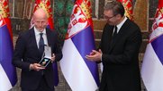 Digital Serbia: Präsident Aleksandar Vučić bedankt sich am Dienstagabend in Belgrad bei Marc Walder...     (Bild zVg.)