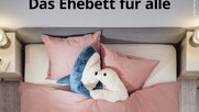 Das Ikea-Bett mit dem Plüsch-Ehepaar ist in der ganzen Schweiz auf Inseraten und Social Media zu sehen... (Bild: © Ikea Schweiz)