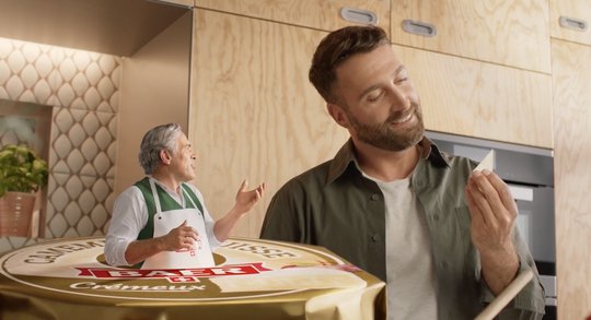 Schweizer Sennen haben es erfunden: Das feine Chäs-Hörnli soll wieder vermehrt auf den Tisch kommen…    (Bild: Screenshot «BAER Camembert»)