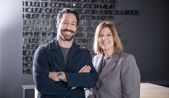 Pablo Koerfer neuer CEO von Serviceplan mit Nathalie Diethelm, CEO von House of Communication Zurich...  (Bild: zVg)