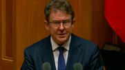 Medienminister Albert Rösti plädierte erfolglos fürs Festhalten am Abschalttermin Ende 2026... (Bild: Screenshot Klein Report)