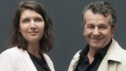 Pam Hügli (l.), CEO Serviceplan Suisse, und Rolf Suter, neuer Managing Partner der Mediaplus Suisse, über den Verkauf der Mediaagentur...