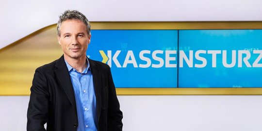 Seit 25 Jahren ist Ueli Schmezer das Gesicht des «Kassensturz». Mit der Redaktion zusammen beleuchtete der Moderator seitdem verschiedenste Kosumententhemen ... (© Bild: SRF)