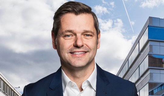 TV-Moderator Urs Gredig wird eine neue wöchentliche Talksendung moderieren und bei «10vor10» moderieren... (Bild © SRF)