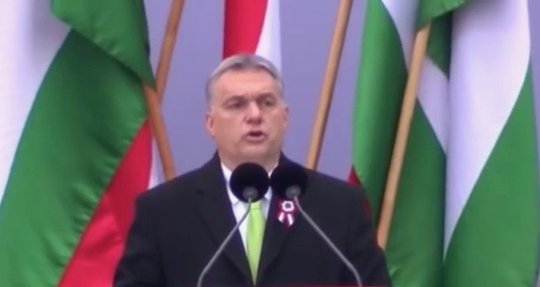 Die Regierung unter Ministerpräsident Viktor Orbán kann durch diese Sondervollmachten während des Notstands den Vollzug von Gesetzen aussetzen...