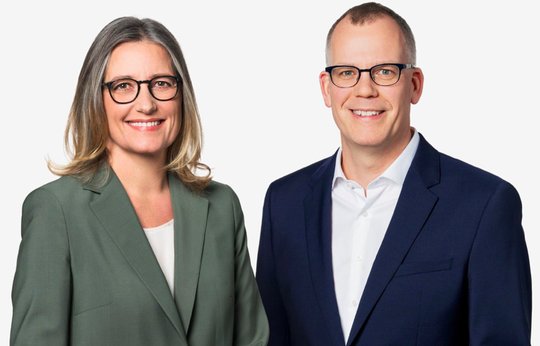 Ursula Gabathuler und Beat Soltermann sind das neue Leitungs-Duo der zusammengelegten Abteilung... (Bild © SRF / Gian Vaitl)