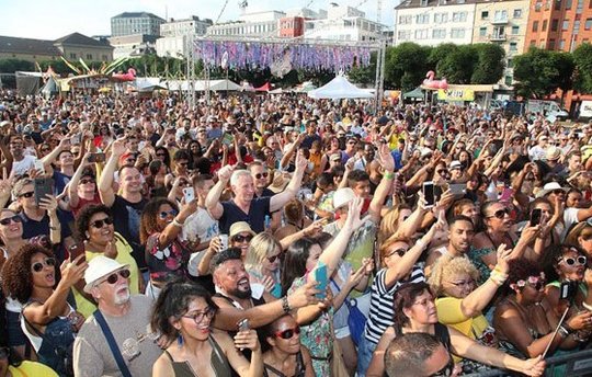 Für solche Szenen ist die Situation dem Veranstalter des Caliente noch zu heiss....