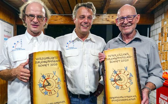 VASJ-Präsident Alexander Wagner (Mitte) mit Wolfgang Rytz (l.) und Peter Villiger, die zu Ehrenmitgliedern gewählt wurden...