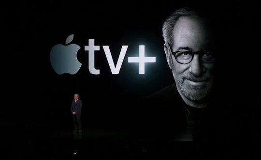 Superstars im Dutzend: Steven Spielberg bei der Lancierung im «Steve Jobs Theater» am Montag