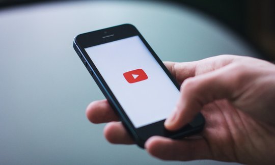 Für Youtube ist eine neue Erweiterung des bestehenden Netzwerk-Durchsetzungsgesetzes ein Dorn im Auge... (Bild: Pexels)