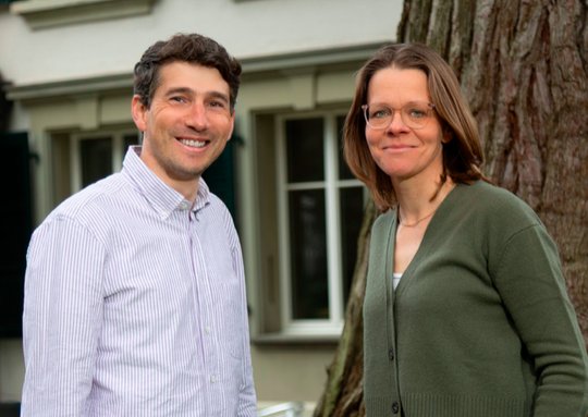 Aurel Jörg und Elisabeth Zschiedrich übernehmen die Redaktionsleitung nach der Freistellung von Annalena Müller im Mai 2025... (Bild: Screenshot Pfarrblatt Bern)