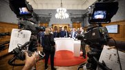 Sandro Brotz moderierte die Runde der Parteipräsidenten...      (Bild SRF/zVg)