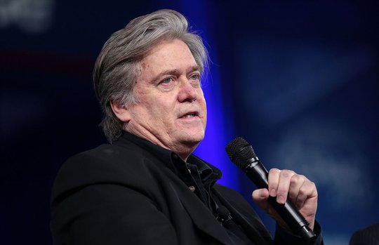 Bannon gründete die rechtsaussen Newsplattform «Breitbart» mit und hat dank Donald Trump kein Strafverfahren am Hals... (Bild: CC/Gage Skidmore)