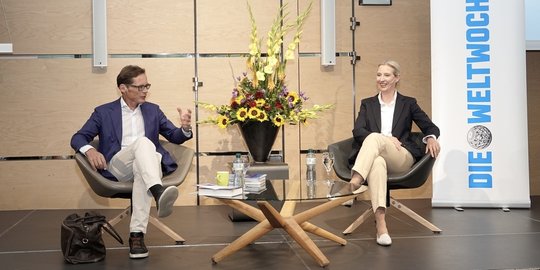 Ein Herz und eine Seele: AfD-Vorkämpferin Alice Weidel und «Weltwoche»-Chef Roger Köppel... (Bild: KR/zVg)