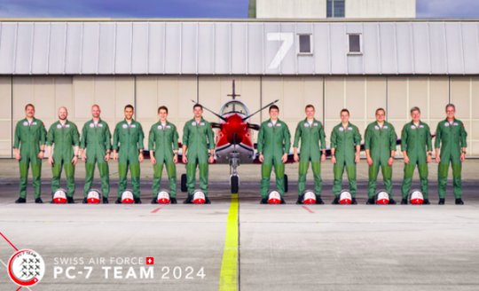 38 Jahre nach «Top Gun» wird im Shop Bundespublikationen eine «PC-7 Team Autogrammkarte 2024» angeboten. Gratis und mit kostenlosem Versand...