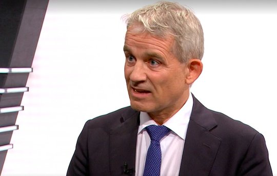 Justizminister Jans behauptete fälschlicherweise, dass die AHV-Nummer schon heute auf der Identitätskarte stehe... (Bild: zVg)