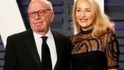 Nach der Scheidung von Jerry Hall sehnt sich Rupert Murdoch offenbar wieder nach einer Vereinigung. Allerdings nicht privat, sondern geschäftlich...           (Bild: New York Times) 