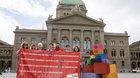 Am Montag hat die Sommersession begonnen: SSM-Komitee vor dem Bundeshaus...    (Bild: SSM/zVg, David Fürst)