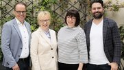 Starten die Zusammenarbeit mit einer «Tomaten»-Ausgabe: Mitinhaber von «le menu» Jürg Rykart, Annemarie Wildeisen und Florina Manz sowie Valentin Kälin, Mitinhaber von «le menu»… (v.l., Bild: Medienart/zVg)