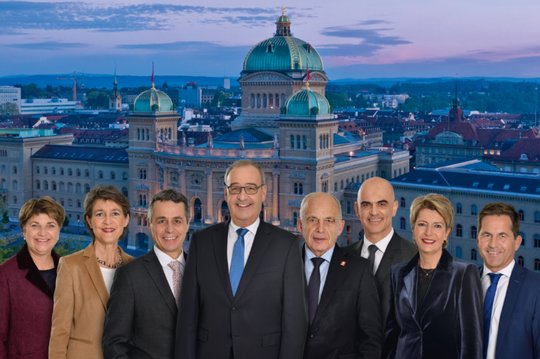 Viola Amherd, Simonetta Sommaruga, Ignazio Cassis, Guy Parmelin, Ueli Maurer, Alain Berset, Karin Keller-Suter und Walter Turnherr (v.l.n.r)