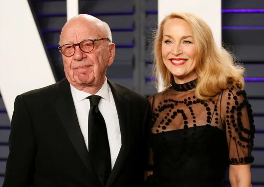 Nach der Scheidung von Jerry Hall sehnt sich Rupert Murdoch offenbar wieder nach einer Vereinigung. Allerdings nicht privat, sondern geschäftlich...           (Bild: New York Times) 