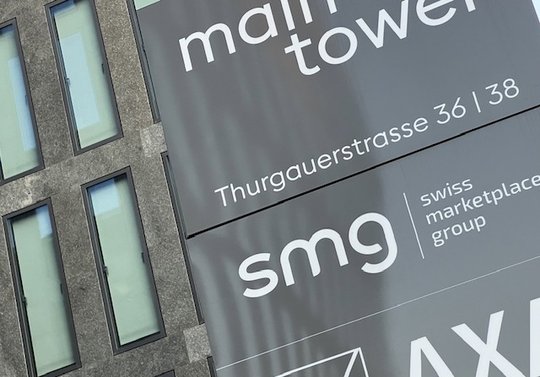  Die Online-Plattform residiert im Main Tower an der Thurgauerstrasse 36 in Zürich...