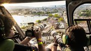 Von oben herab: Tony Mola, Inhaber von Black Frame, und sein Team übernehmen die digitale Kommunikation der Street Parade... (Bild zVg)