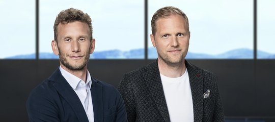 Die ehemaligen Spieler Fabian Lustenberger (l.) und Marc Schneider bringen Erfahrungen aus über 1000 Spielen mit… (© SRF/Gian Vaitl)