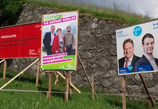 Für politische Werbeplakate soll es in Nidwalden auch weiterhin keine Bewilligung brauchen – falls sie nicht «überdimensioniert» sind... (Bild: Screenshot)