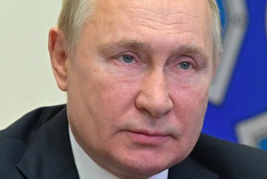 Putin im Netz: «Ein Graf, ein Oligarch und ein Banker wehren sich gegen ein Buch über den Kriegsherrn. Ausser ihrer Russlandtreue vereint sie ihr Wohnsitz in der Schweiz.» (Bild Wikipedia)