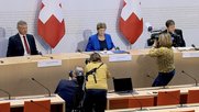 ...vor einem Monat war die Welt auf der Pressekonferenz noch in Ordnung...       (Screenshot Pressekonferenz/BK)