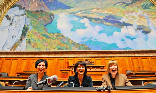 «Mein wichtigstes historisches Pressebild»: 2010 üben drei Frauen die höchsten Ämter der Schweiz aus. Nationalratspräsidentin Pascale Bruderer, Bundespräsidentin Doris Leuthard und Ständeratspräsidentin Erika Forster...      (Bild zVg)