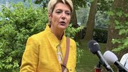 Unter Druck: Bundespräsidentin Karin Keller-Sutter ringt um eine Lösung im Zollstreit mit Donald Trump... (Bild: Klein Report)