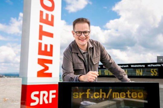 Simon Eschle moderiert seit letztem Januar die Mittagsausgabe…     (Bild: © SRF/Gian Vaitl)