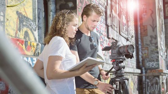 Ein Jahr lang werden sich die Studierenden neben der Theorie intensiv mit journalistischen Arbeitsprozessen und Praxisanwendungen beschäftigen…      (Bild: MAZ)