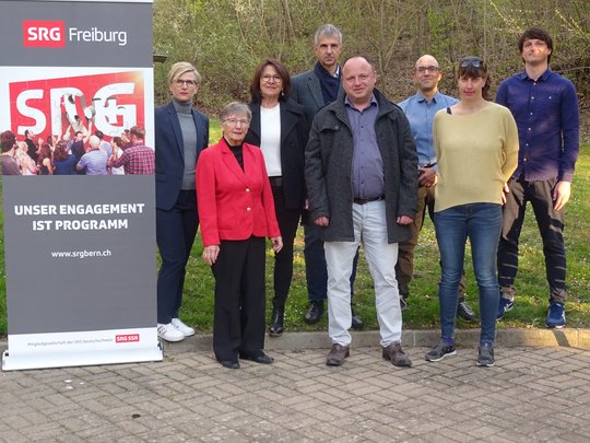 Der neue Vorstand der SRG Freiburg (v.l.): Claudia Gfeller-Vonlanthen, Bernadette Lehmann, Pia Meuwly Crippa, Erwin Schweizer, Jean-Claude Goldschmid (Präsident), Fahrettin Calislar, Chantal Müller und Marc Kipfer... (Bild: zVg)