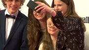 Gala in Berlin: Alle wollen mit Greta Thunberg aufs Selfie