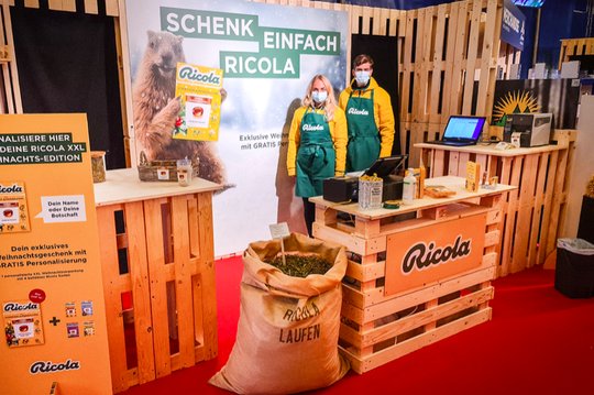 Nicht überliefert ist, wie sich das Geschmacksbouquet der sommerlichen Bergwiesen mit dem Zimt- und Anisduft aus der Gutzi-Stube vertrugen... (Bild zVg)