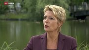 Im falschen Film? Reicht es, auf die «Erfolgsgeschichte unseres Landes» zu verweisen? Karin Keller-Sutter vor dem Stadtweiher ihrer Wohngemeinde Wil, wo sie über die Defensionale von Wil 1647 sprach... (Bild: Screenhot SRF)