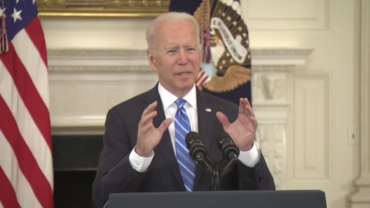 «Meine Hoffnung ist, dass Facebook die unerhörten Fehlinformationen über den Corona-Impfstoff bekämpft», so Joe Biden... (Bild: The White House)