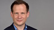 Mika Beuster, Bundesvorsitzender des Deutschen Journalisten-Verbandes, will, dass die Behörden mehr für den Schutz von Journalistinnen und Journalisten tun... (Bild: © Werner Siess/​DJV)