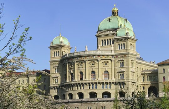 Nur Menschen können TV sehen, argumentiert Fabio Regazzi: «Und es gibt KMUs, die für den gleichen Radioapparat in einer Autowerkstatt neu 5'750 Franken zahlen statt wie früher 200 Franken für den Betrieb eines Radios.»