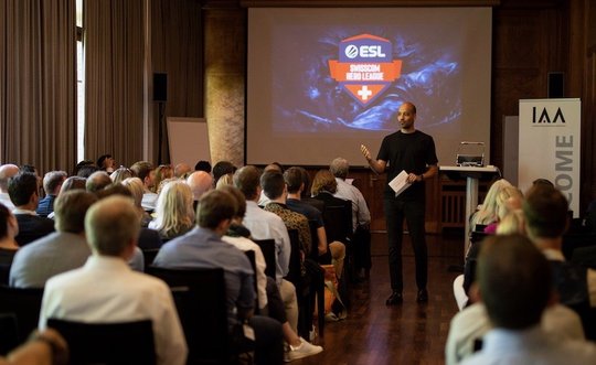 Swisscom-Marketingleiter Achill Prakash am IAA-Event