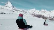 Schlitteln mit freier Sicht aufs Matternhorn: Video-Still aus dem Spot der Berner Kommunikationsagentur CRK... (Bild: Screenshot KR)