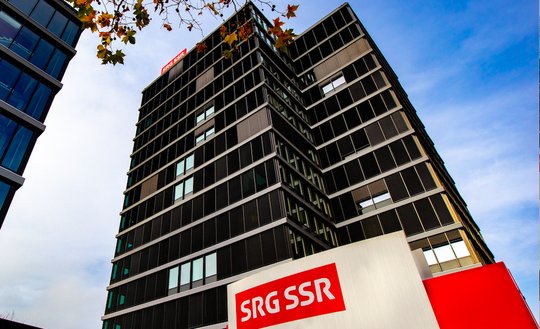 Zuerst soll die Revision der SRG-Revision diskutiert werden, bevor die Radio- und TV-Gebühren gesenkt werden, findet die Kommission unisono... (Bild Screenshot Linkedin)