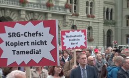 SRG-Leute protestieren mit Print-Journalisten