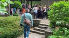 Fotografen und Kamerateams beim Medientermin in Weesen... (Bild: © Klein Report)