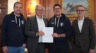 Lukas Fehr, Vorstand FC Bad Ragaz, CEO vom Grand Resort Bad Ragaz Klaus Tschütscher, Flurin Vetsch, Präsident FC Bad Ragaz, und Lukas Kreienbühl, CFO Grand Resort Bad Ragaz (v.l.)...     (Bild: GRBR/zVg)